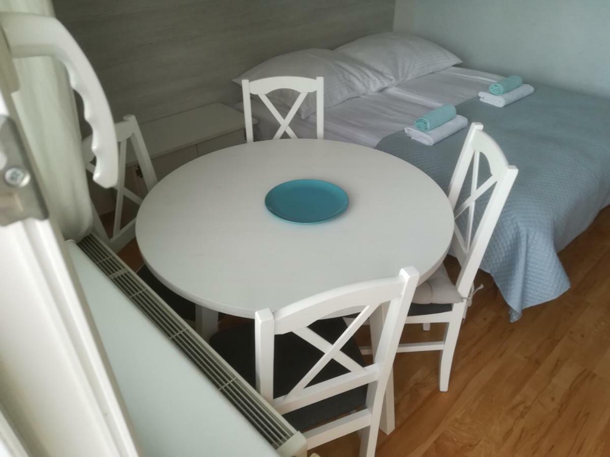 Pokoje Goscinne Jutrzenka Swarzewo Esterno foto